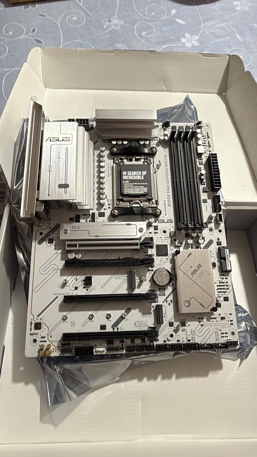 ASUS B650E MAX Gaming WiFi W Motherboard, AM5, DDR5, PCIe5, Wi-Fi6E, White