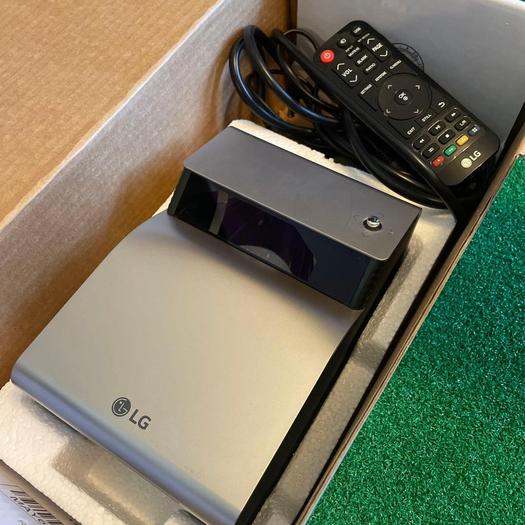 LG Electronics PH450UG LED Ultra Short Throw Projector Barely Used