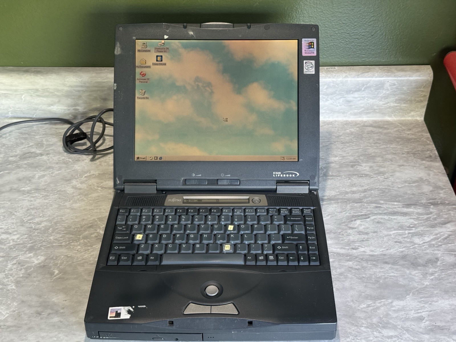 Fujitsu LifeBook C340 Laptop Intel Pentium II 32mb RAM 3gb HDD Windows 98