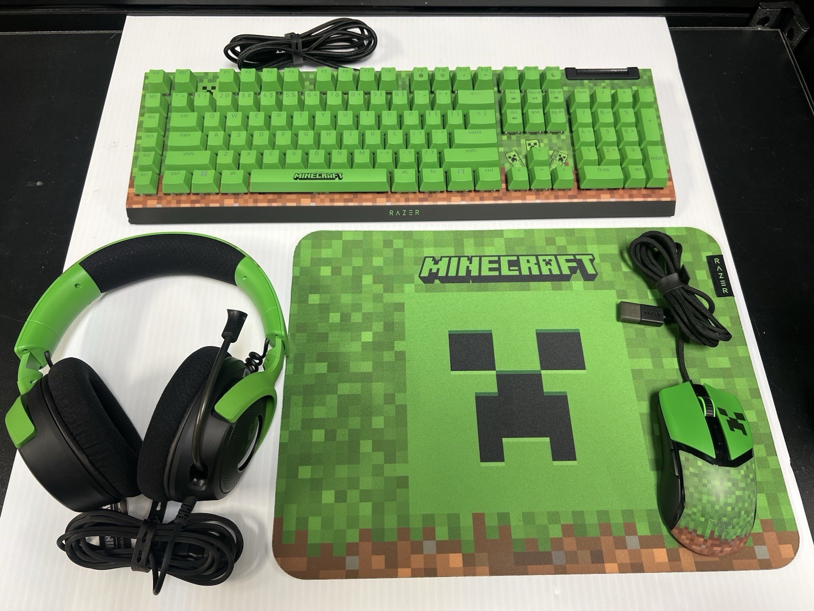 Razer Minecraft Edition Gaming Keyboard Mouse And Mat Headset Bundle preowned