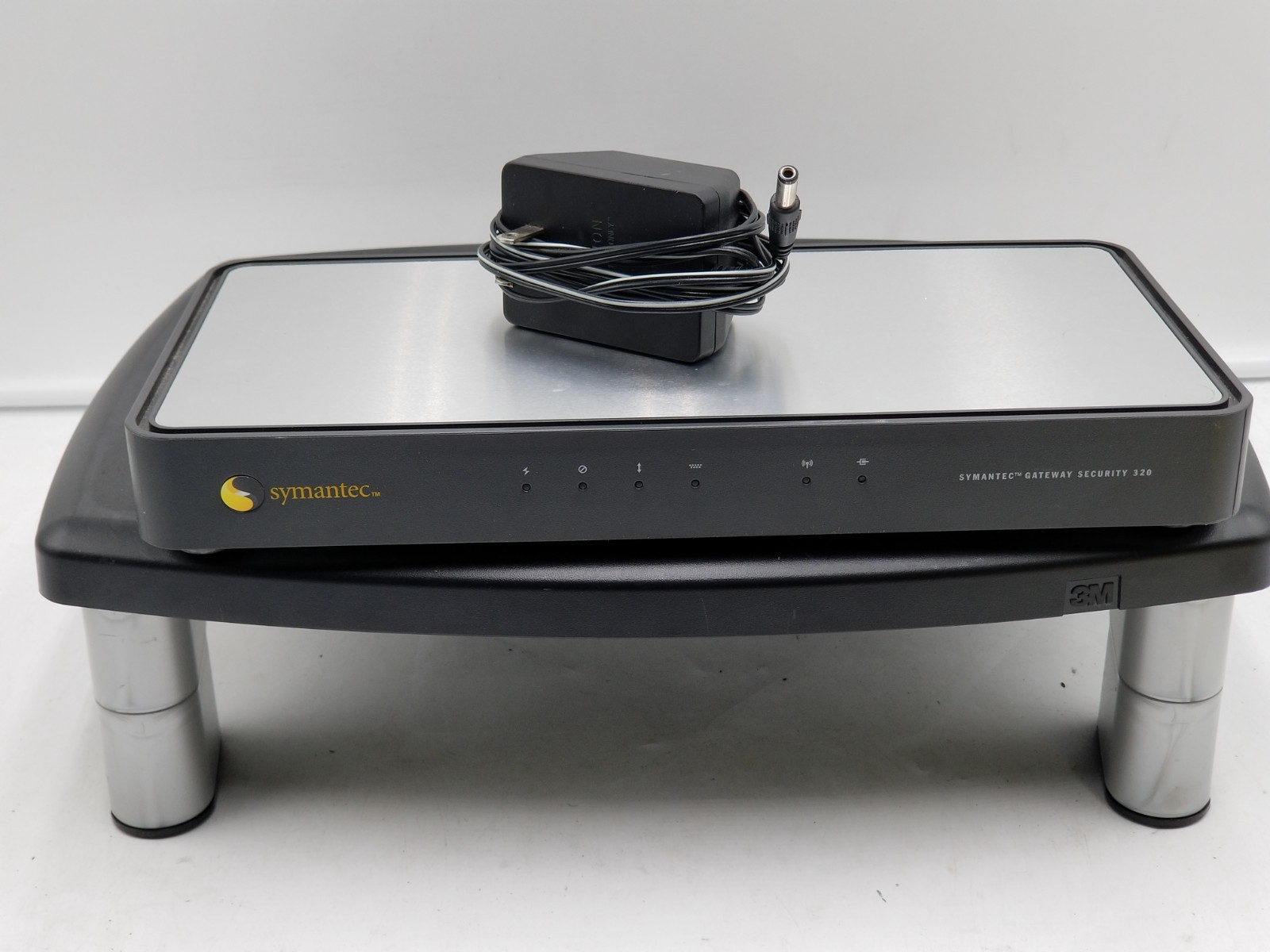 Symantec gateway security sgs 320 rev.1.4 with adapter