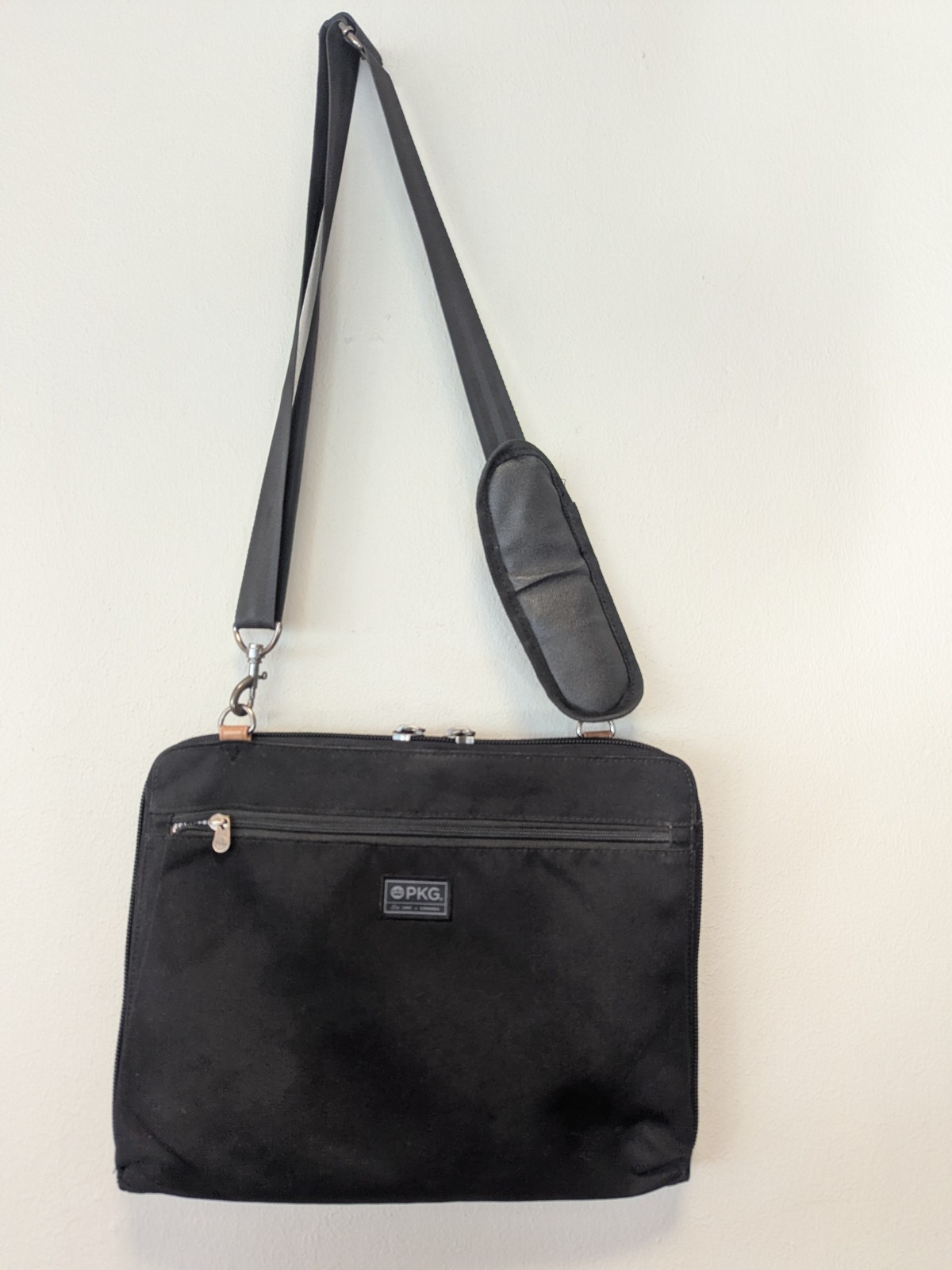 PKG Canada laptop Messenger Bag Black 15" Briefcase Computer Work Travel