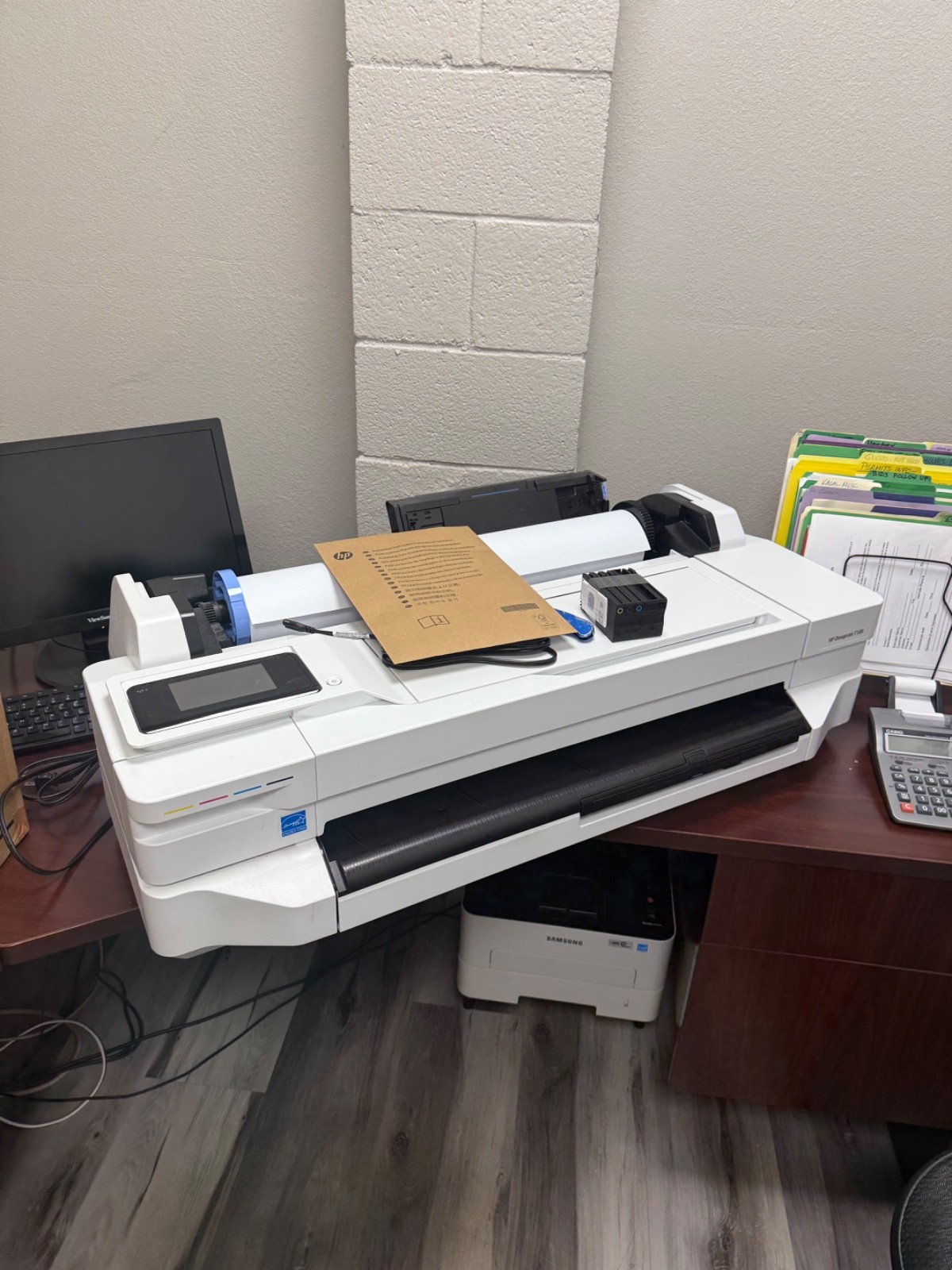 HP DesignJet T100 24" Large-Format Inkjet  Plotter Color- needs repaired
