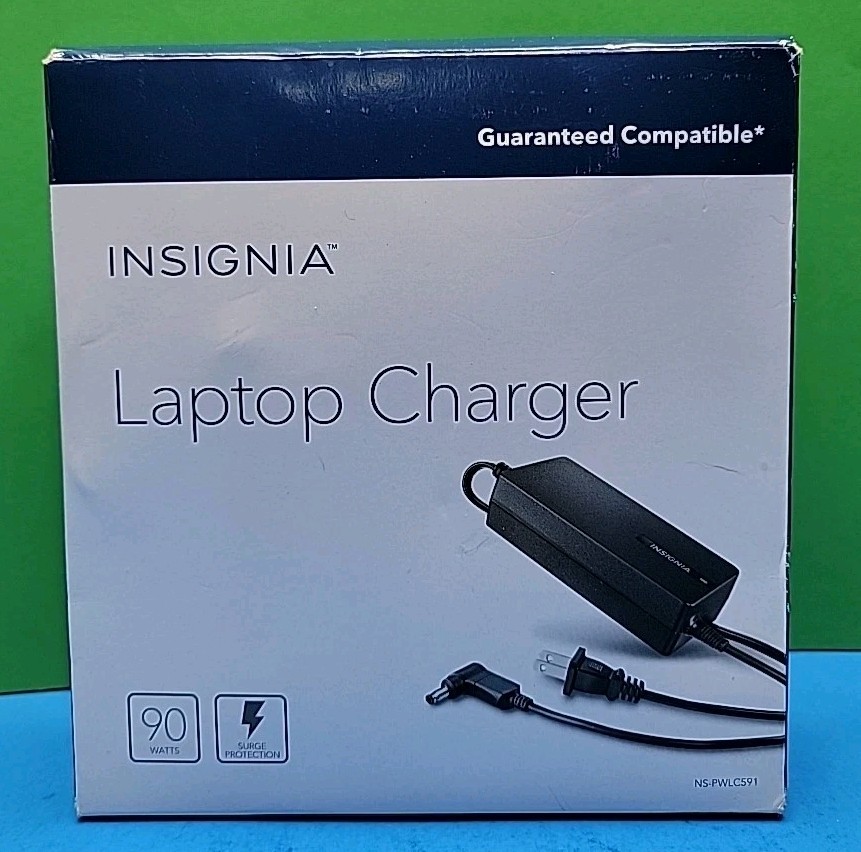 Insignia- Universal 90W Laptop Charger - Black