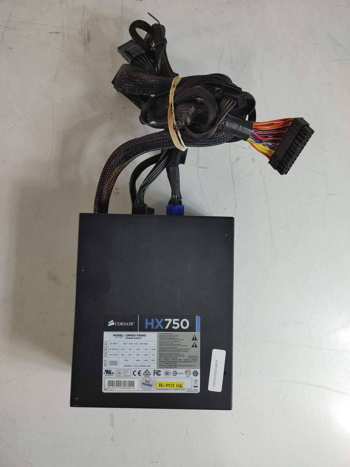 Corsair CMPSU-750HX 750 W 20+4 Pin ATX Desktop Power Supply CMPSU-750HX