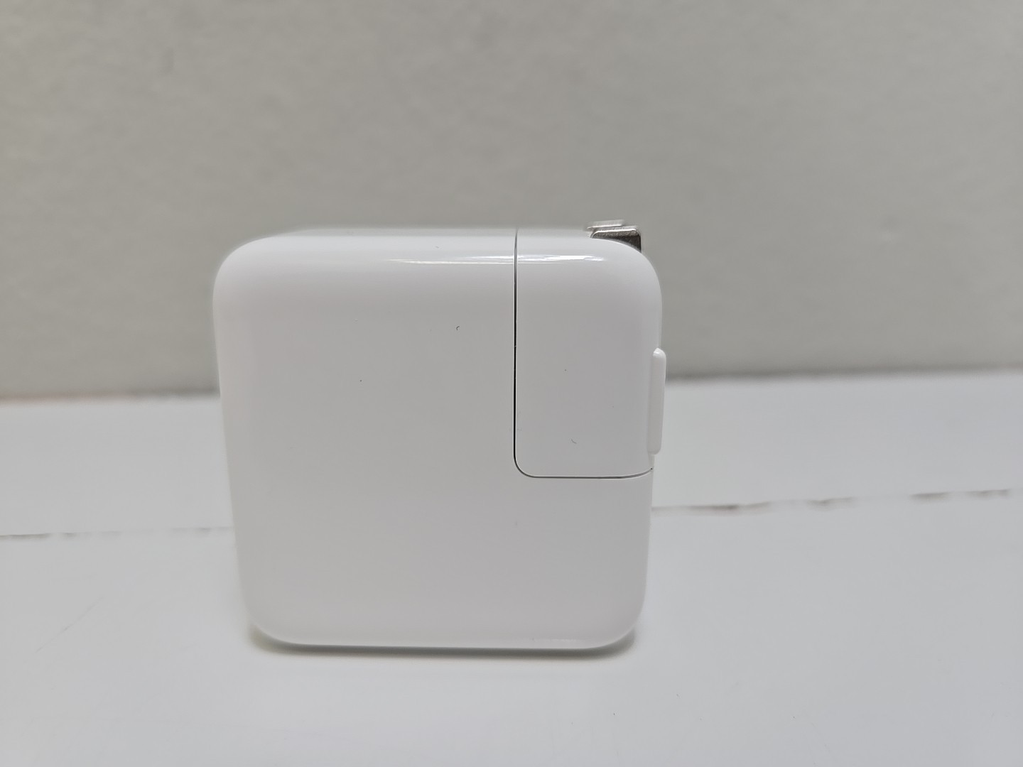 GENUINE Apple MR2A2LL/A 30W USB Type-C Power Adapter - White ORIGINAL *LOOK*