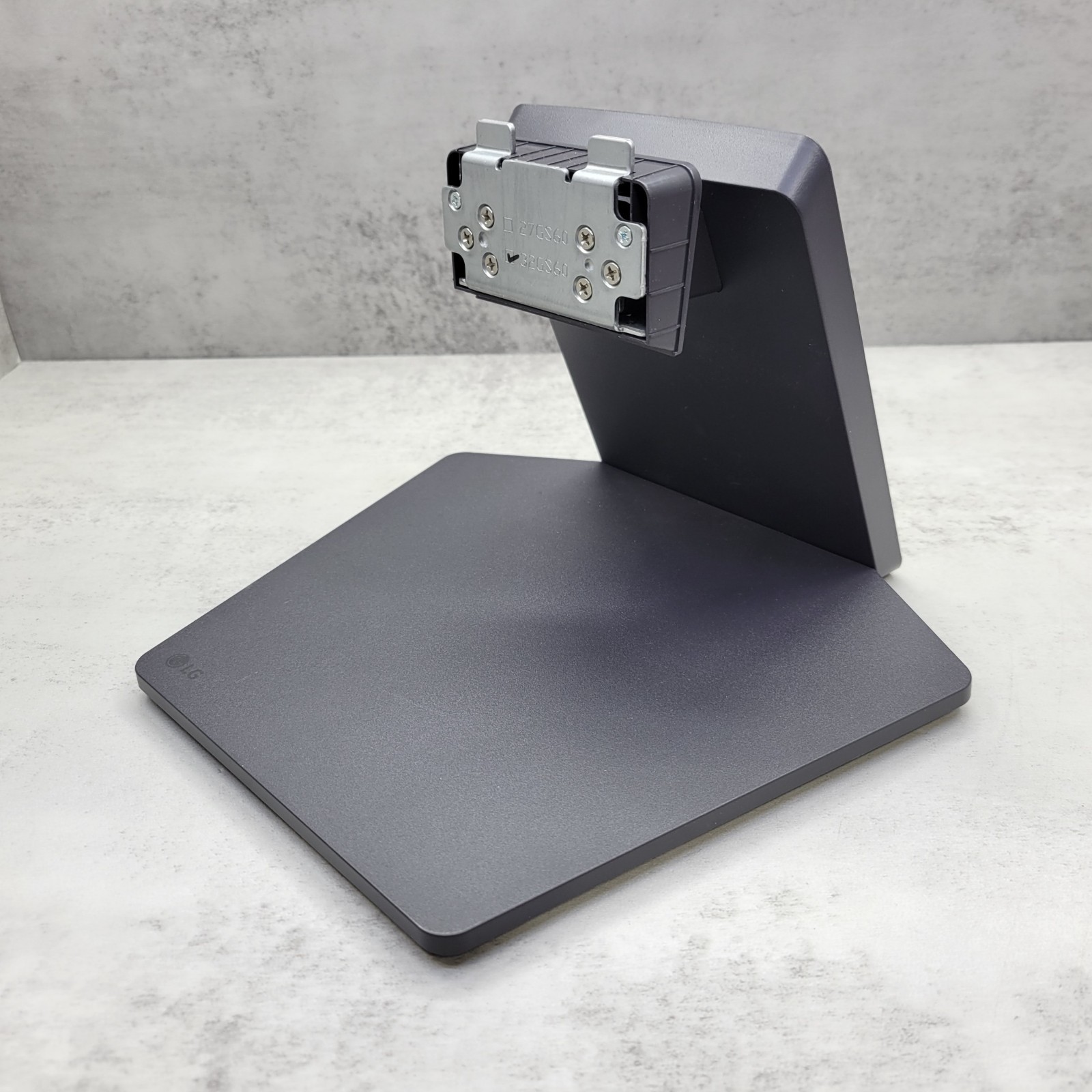 LG STAND ONLY for LG 32" UltraGear G6 QHD Curved Gaming Monitor (32G60WA-B)™