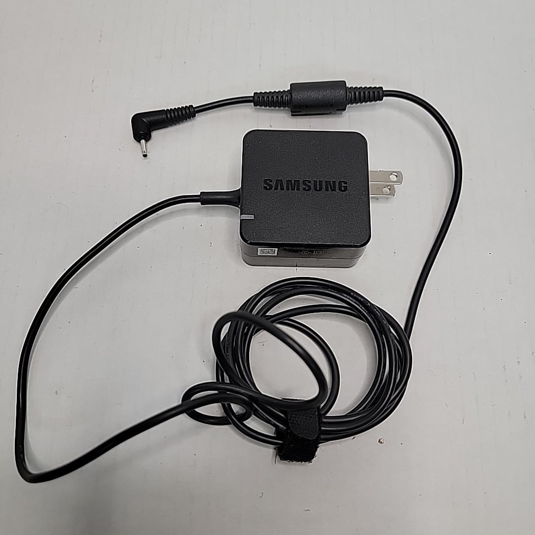 Genuine Samsung Laptop Charger AC Adapter Power Supply W14-026N1A AD-2612AUS