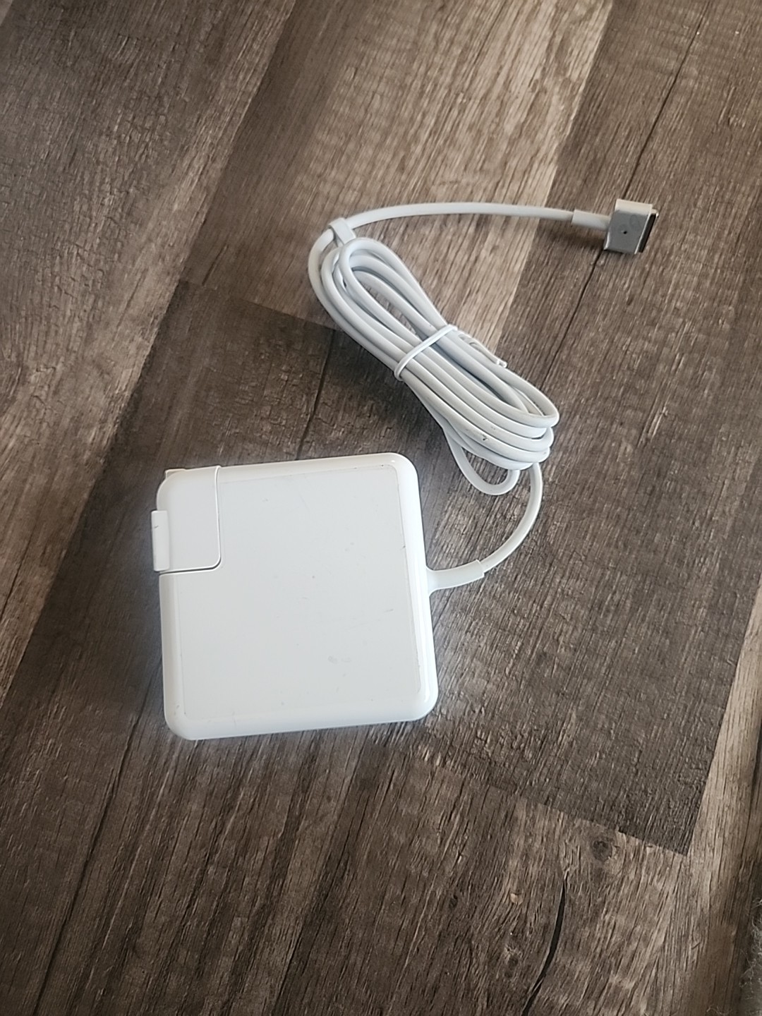 Replacement Apple Ac power adapter charger 60w model pa-60w 16.5v 3.65a