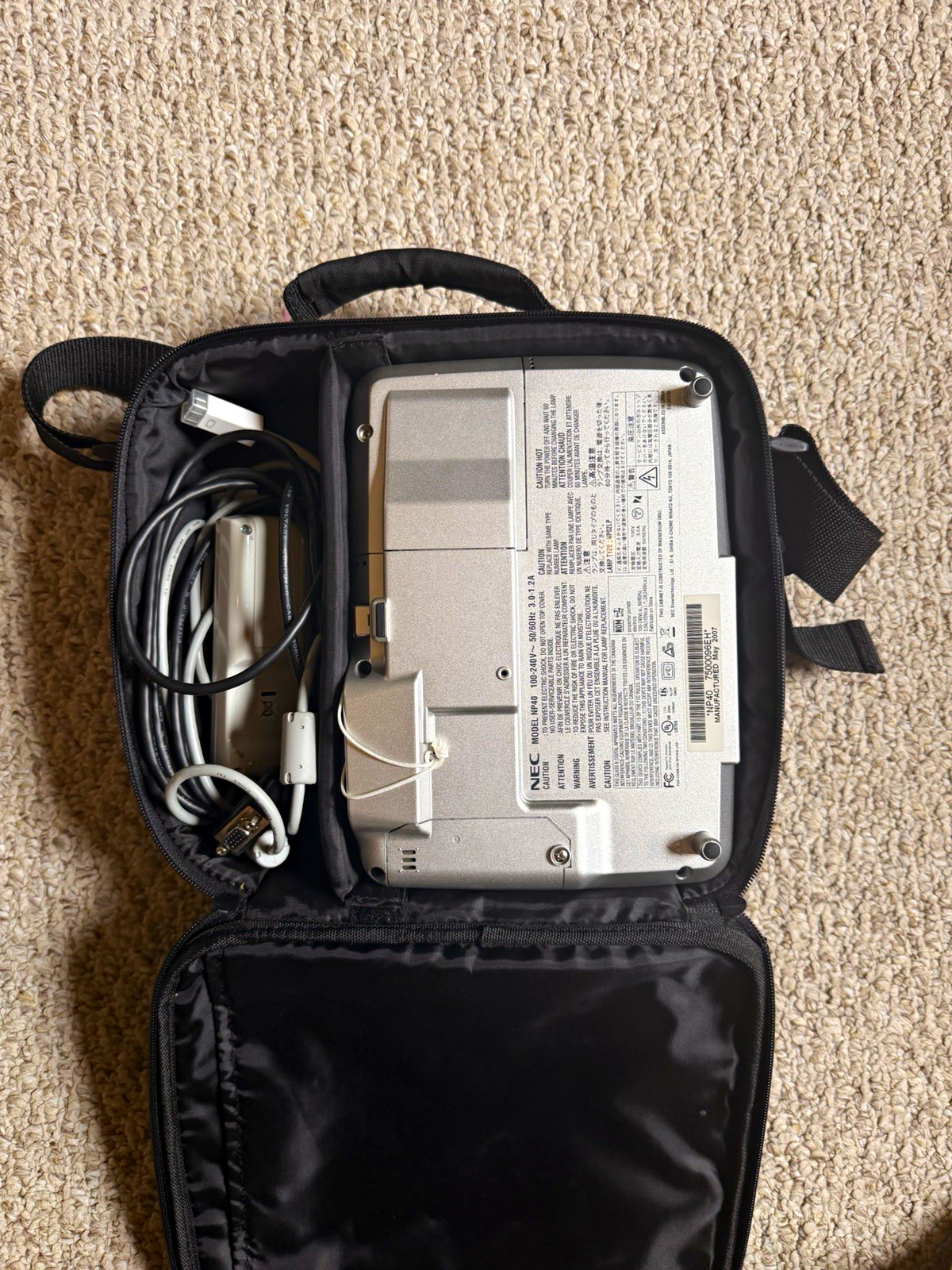 NEC NP40 DLP Portable Projector Bundle Remote, Case & Cords FOR PARTS OR REPAIR
