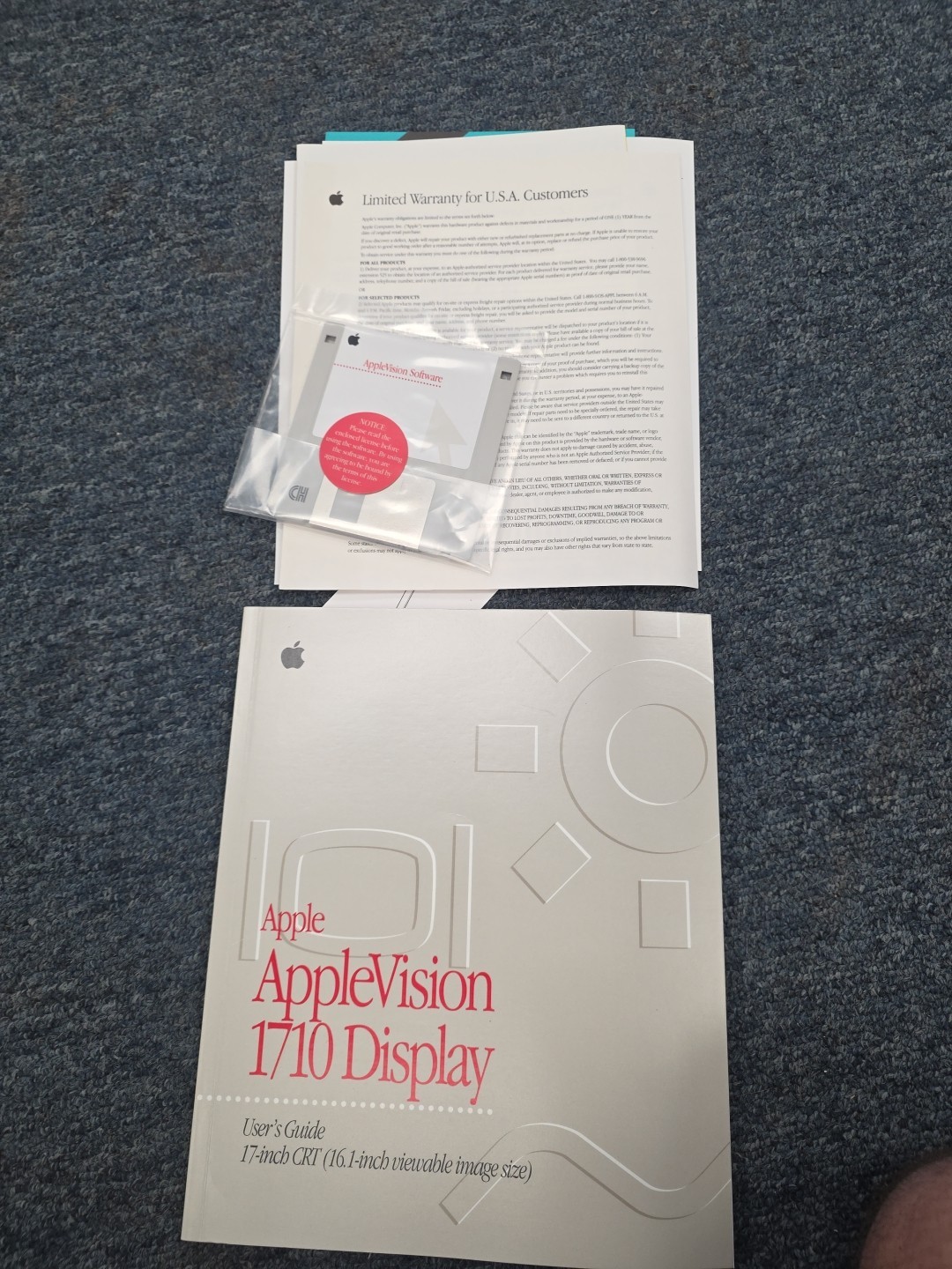 Vintage AppleVision 1710AV Display User Guide W/ 690-2705-A Software