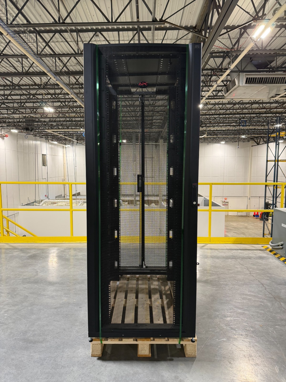 APC NetShelter 42U SX Base Rack (AR3350)