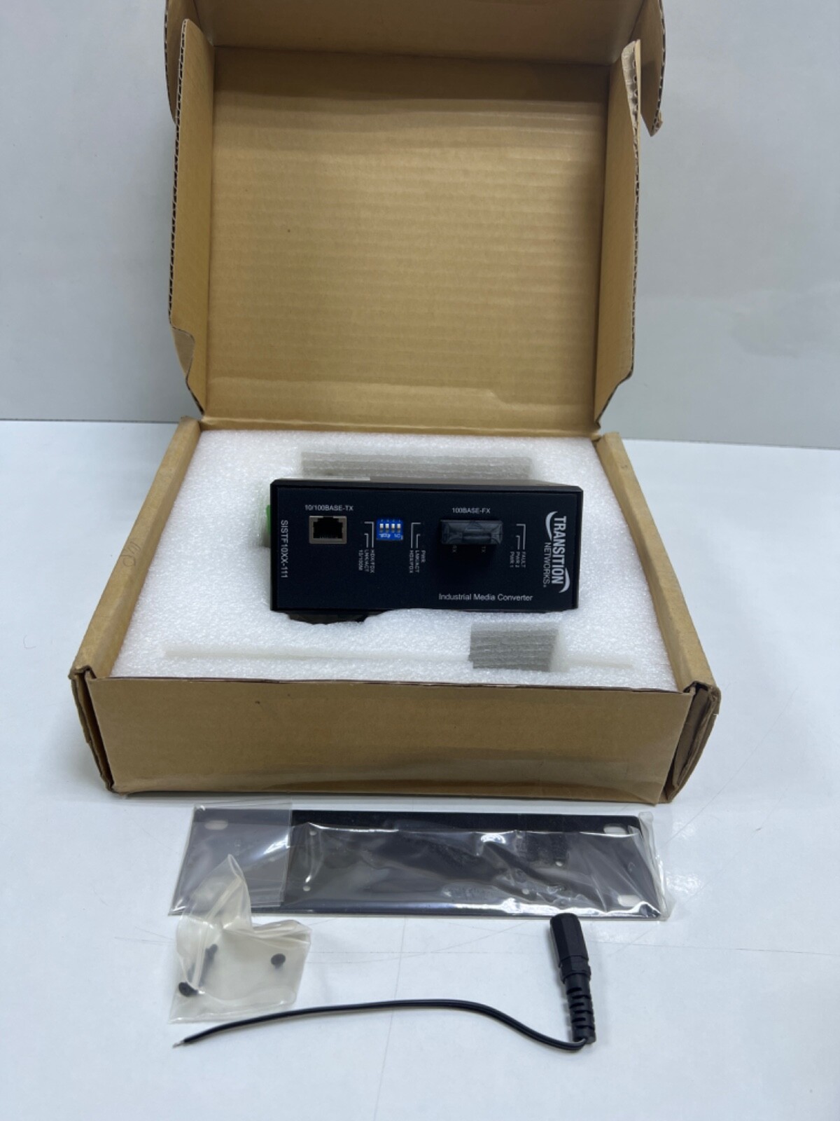 TRANSITION NETWORKS SISTF1014-111-LR Industrial Media converter