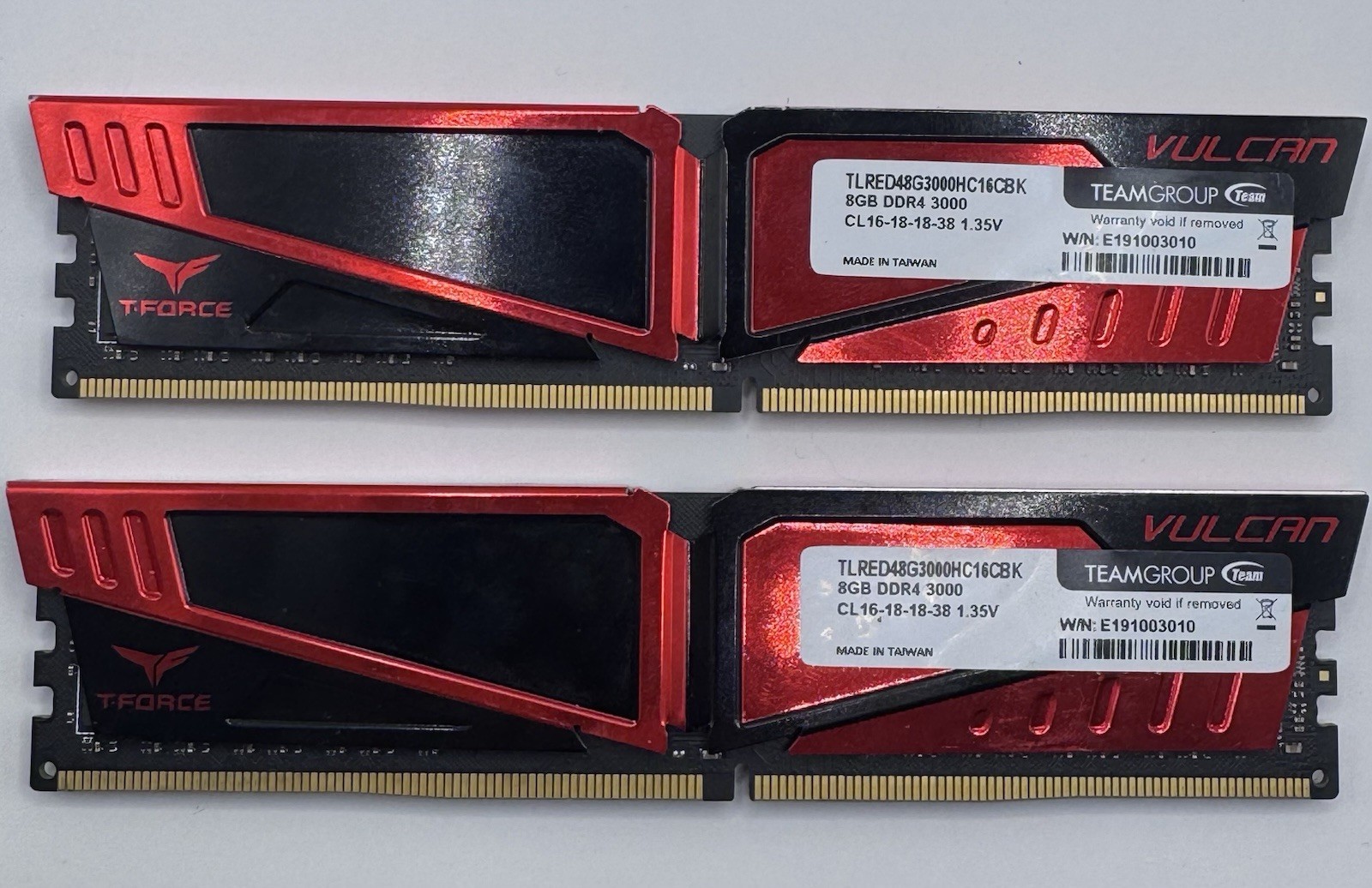 TeamGroup T-Force Vulcan 16GB (2x8GB) DDR4-3000 TLRED48G3000HC16CBK