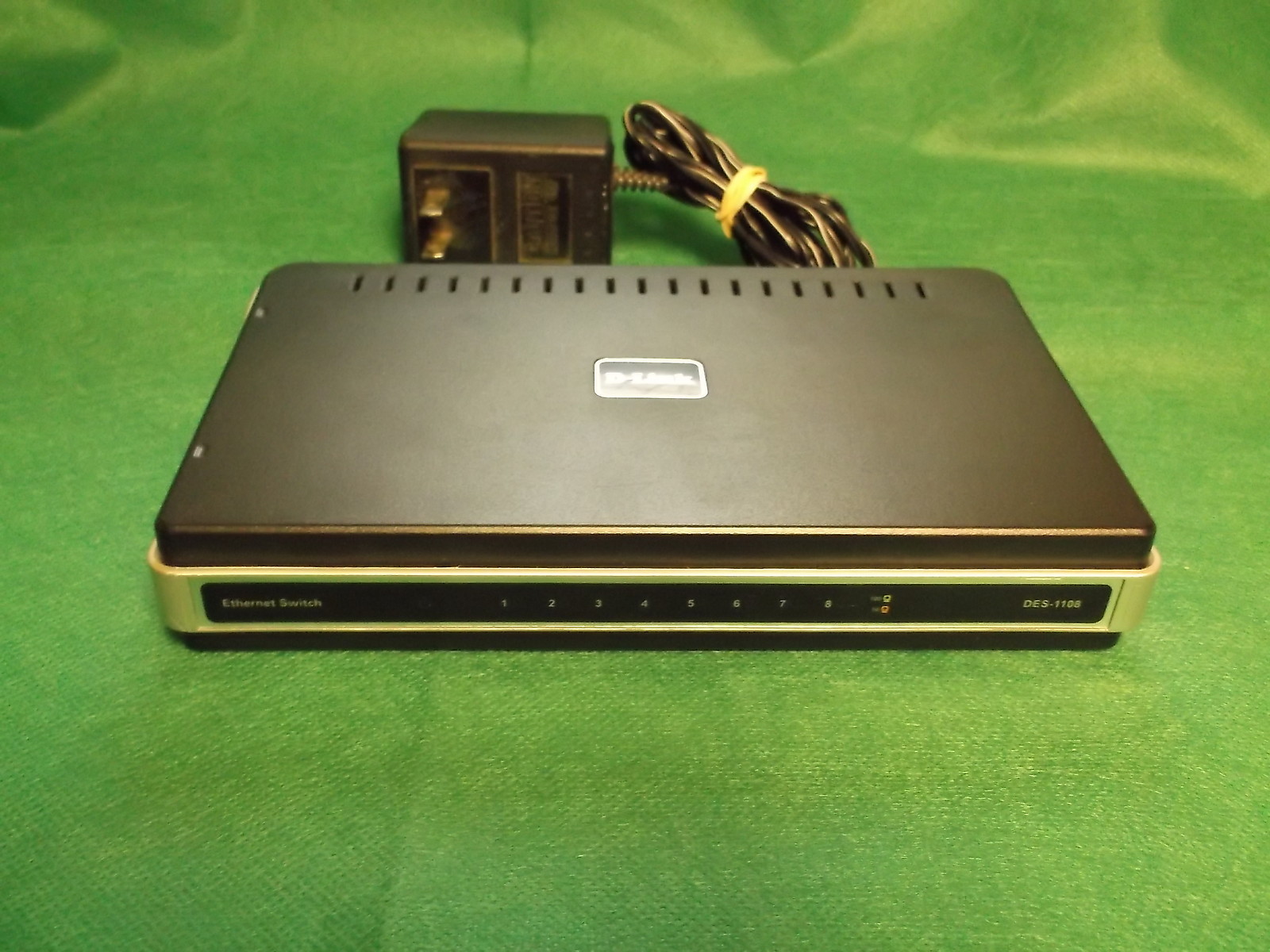 D-Link DES-1108 8-Port 10/100 Mbps Ethernet Switch 14-a