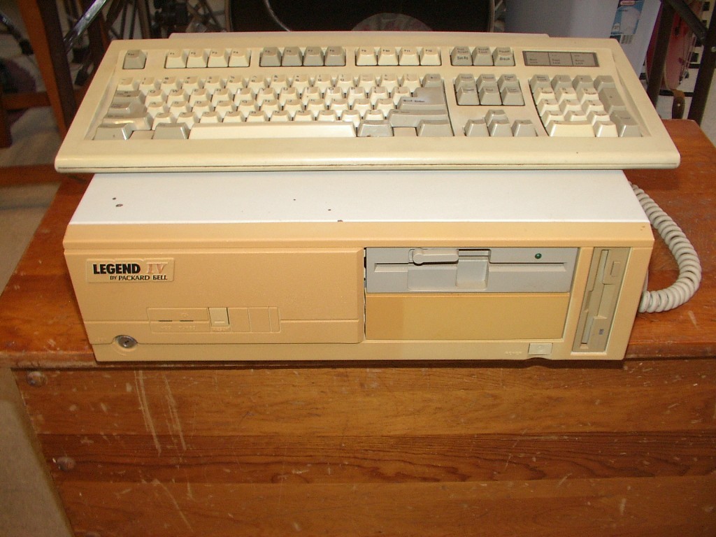 Vintage computer Packard bell legend IV floppy disc DOS AT keyboard powers on