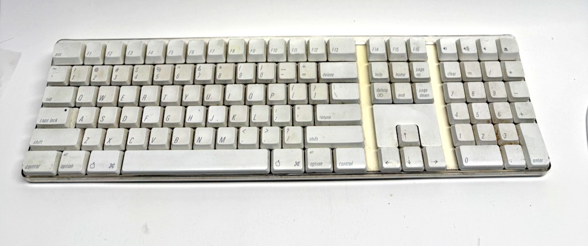 VTG Apple Wireless Keyboard First Generation (A1016) -Untested