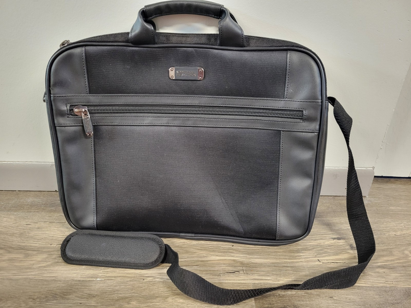 Kenneth Cole Reaction R-Tech Laptop Bag Shoulder Strap 17.5” Black