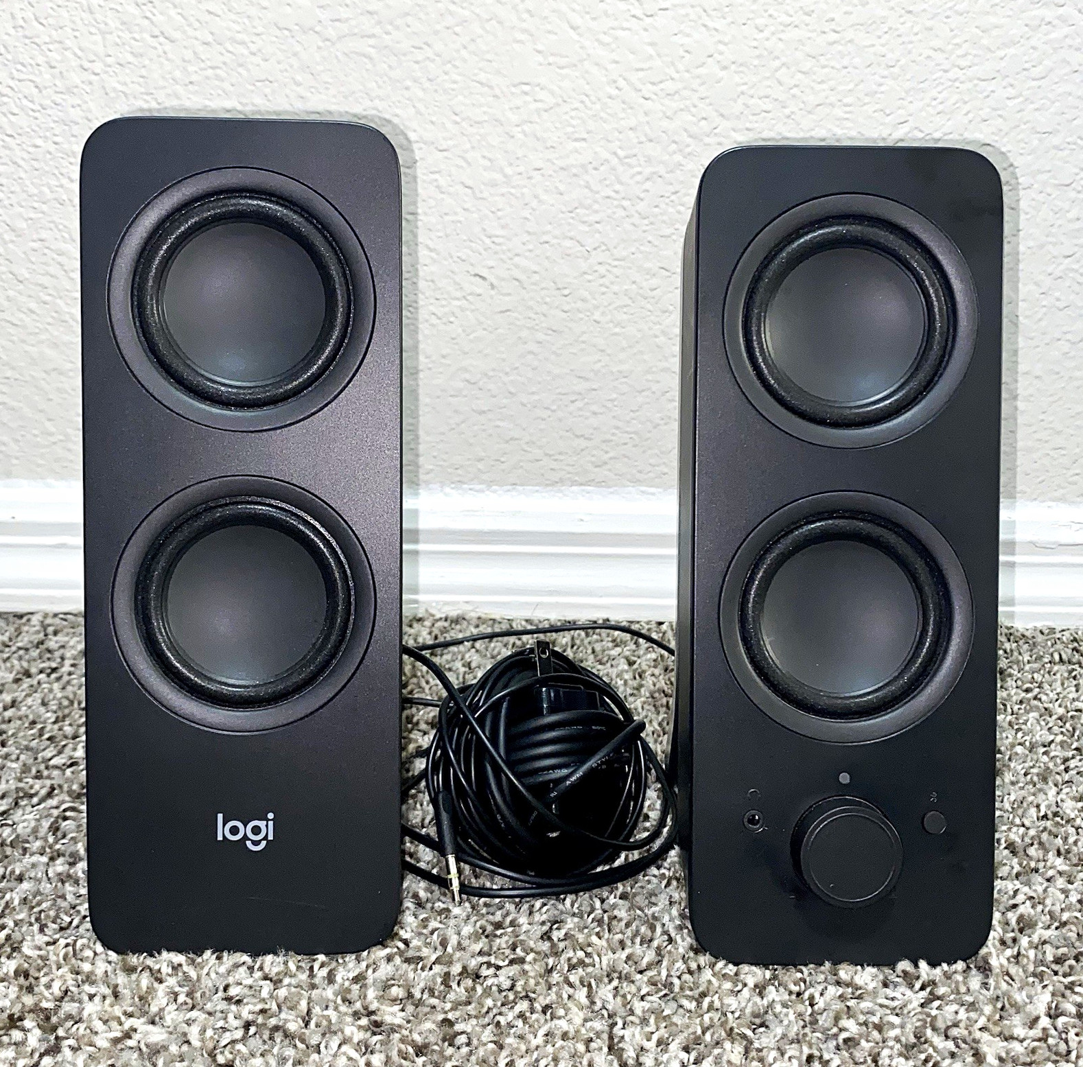 Logitech Z207 2.0 Stereo Computer Speakers with Bluetooth