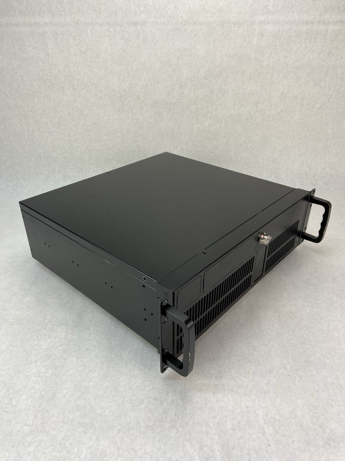 General Technics 3U Rackmount Server Chassis Case Antec EA-650 Green 80 Plus Bro