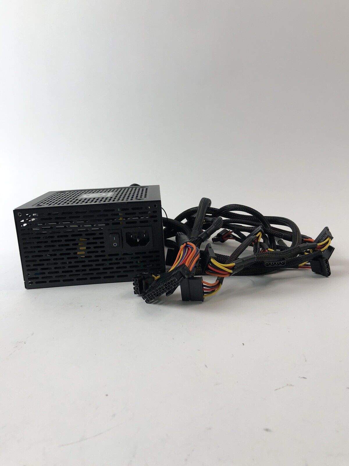 Thermaltake Toughpower GX1 80+ Gold 600W - PS-TPD-0600NNFAGU-1(power Issues)