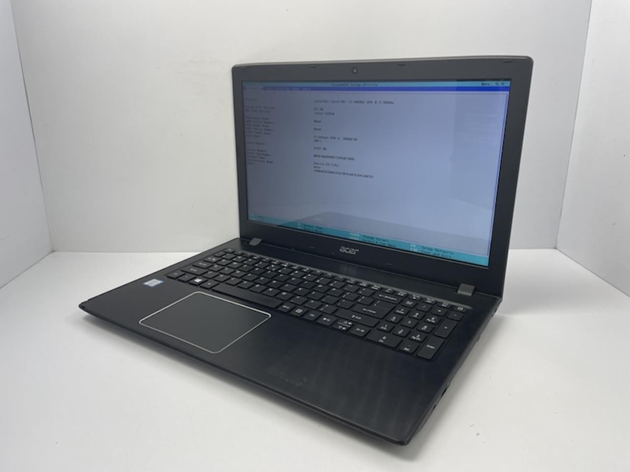 ACER ASPIRE E5-575T Laptop w/ Intel Core i3-6006u 2.00 GHZ + 8 GB | No HD / OS