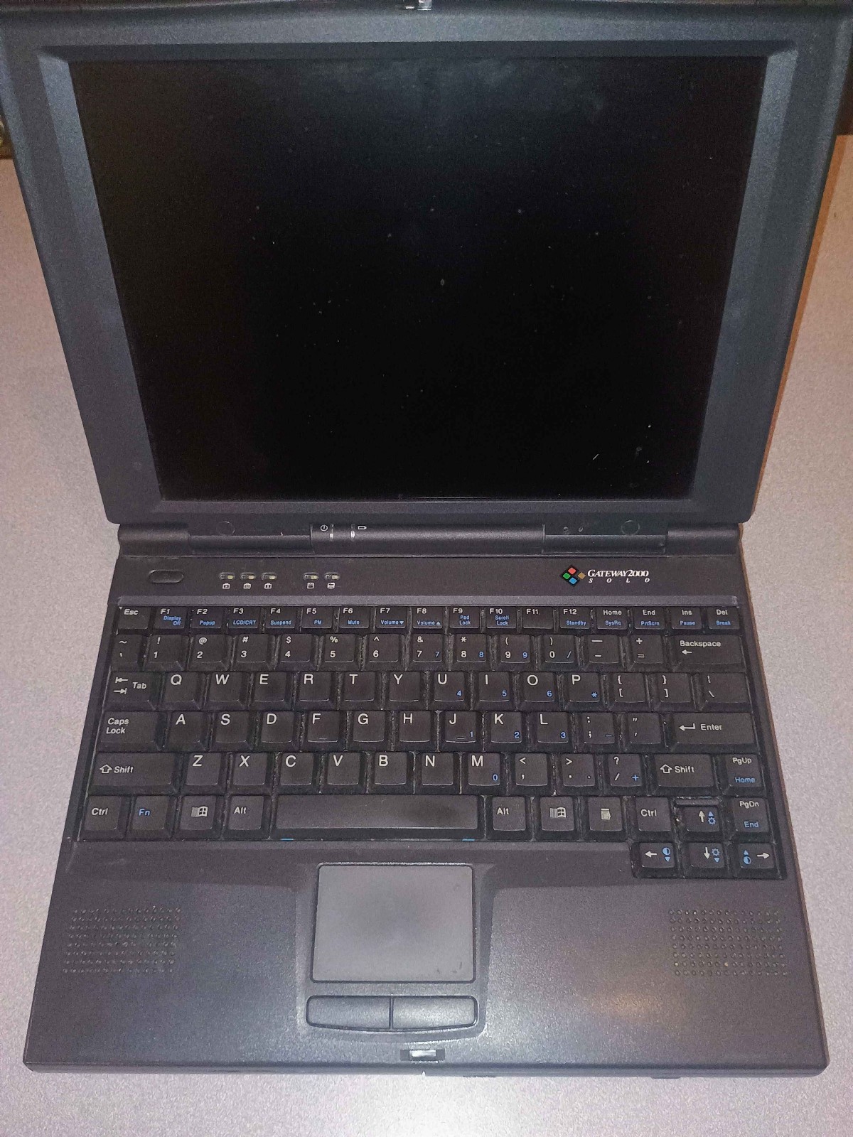 Vintage Gateway 2000 Solo 2100 Laptop Untested