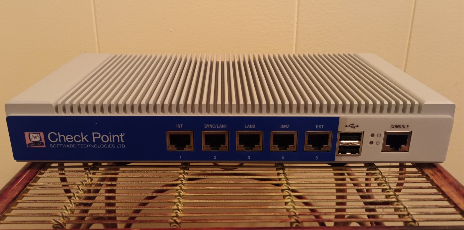 Check Point UTM-1 130 Image Management - Security Appliance - Model U-5