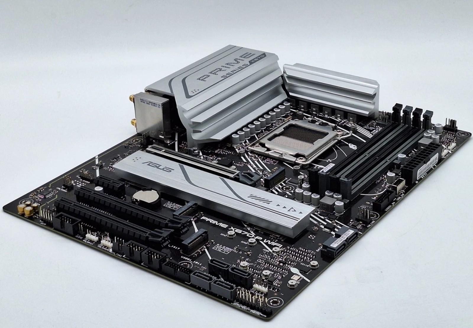 ASUS PRIME X670-P + 7700X + 500GB WiFi AM5 ATX AMD DDR5 