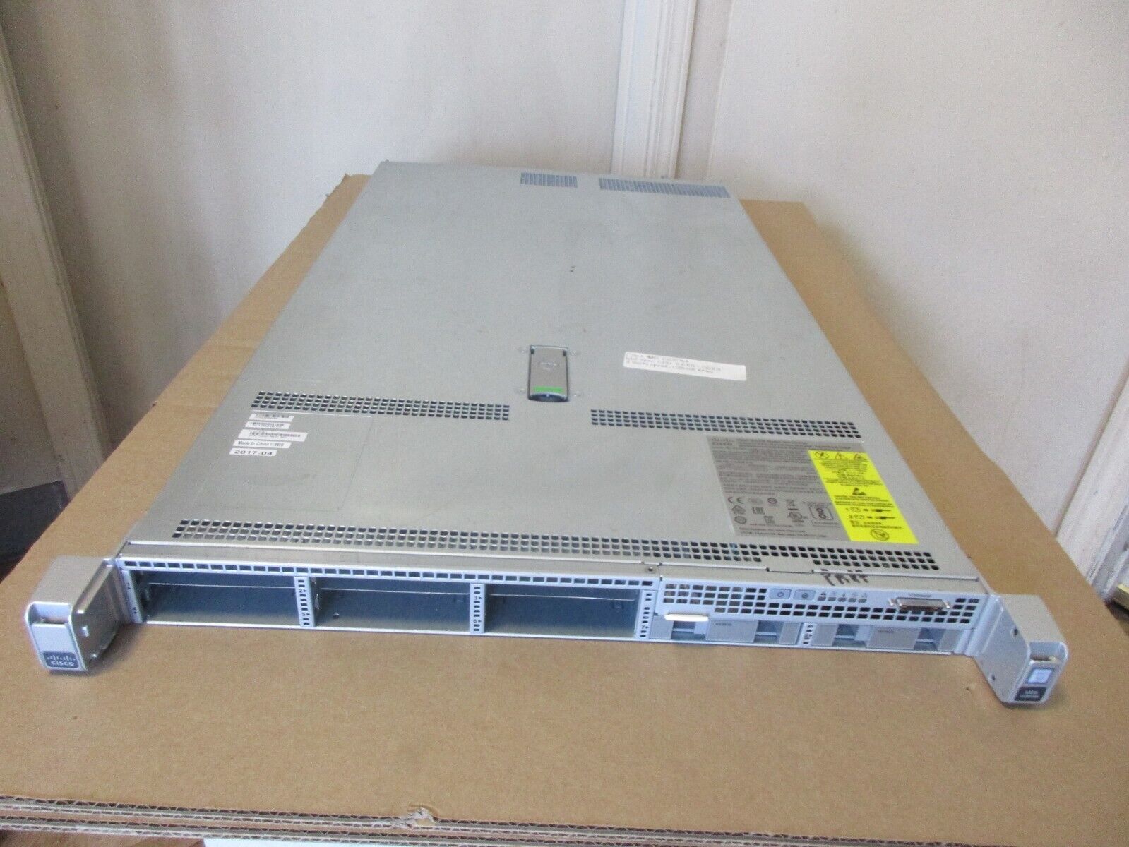 Cisco UCS-C220-M4 Server, 2 x E5-2683, 128GB RAM, No HDD, 2 x 770W