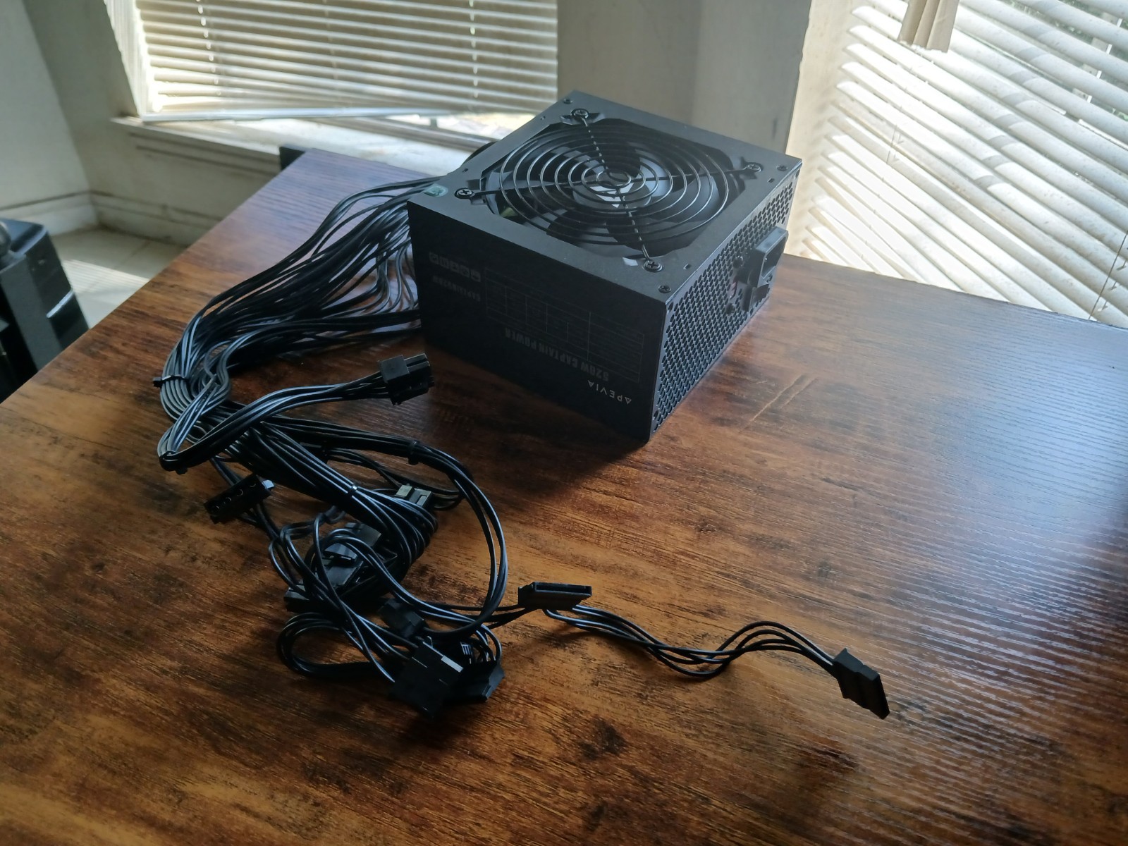 Apevia 550W Captain Power Captain Power Supply ATX AC 115/230V