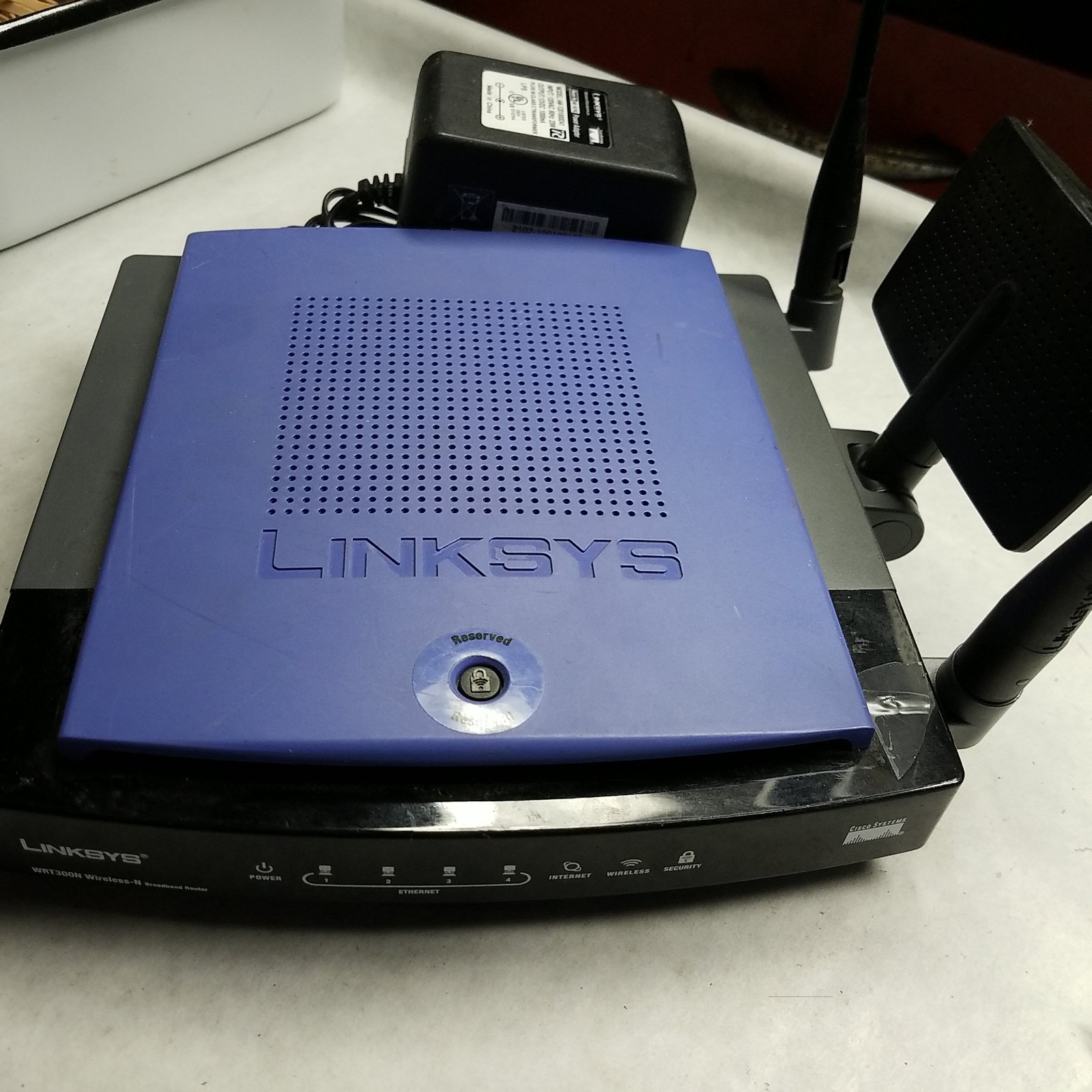 Linksys WRT300N V1 4-Port Gigabit Wireless N Router