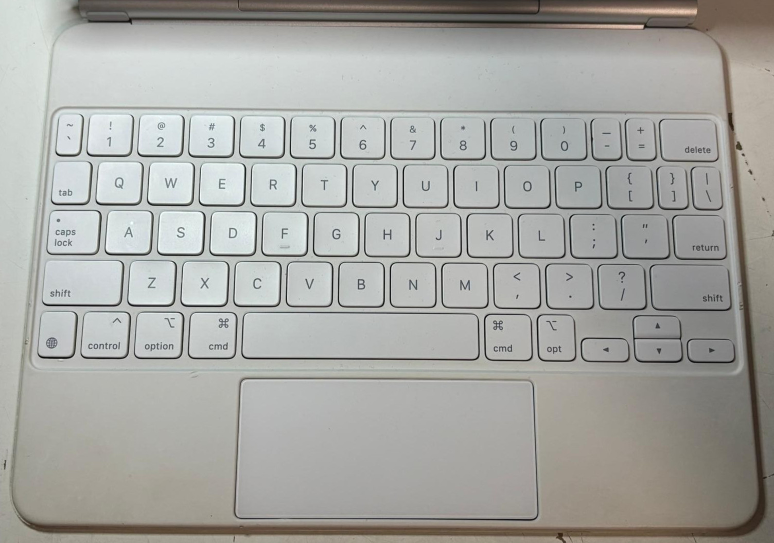 Used Apple Magic Keyboard 11" iPad Pro/iPad Air White A2261 MJQJ3LL/A (C Grade)