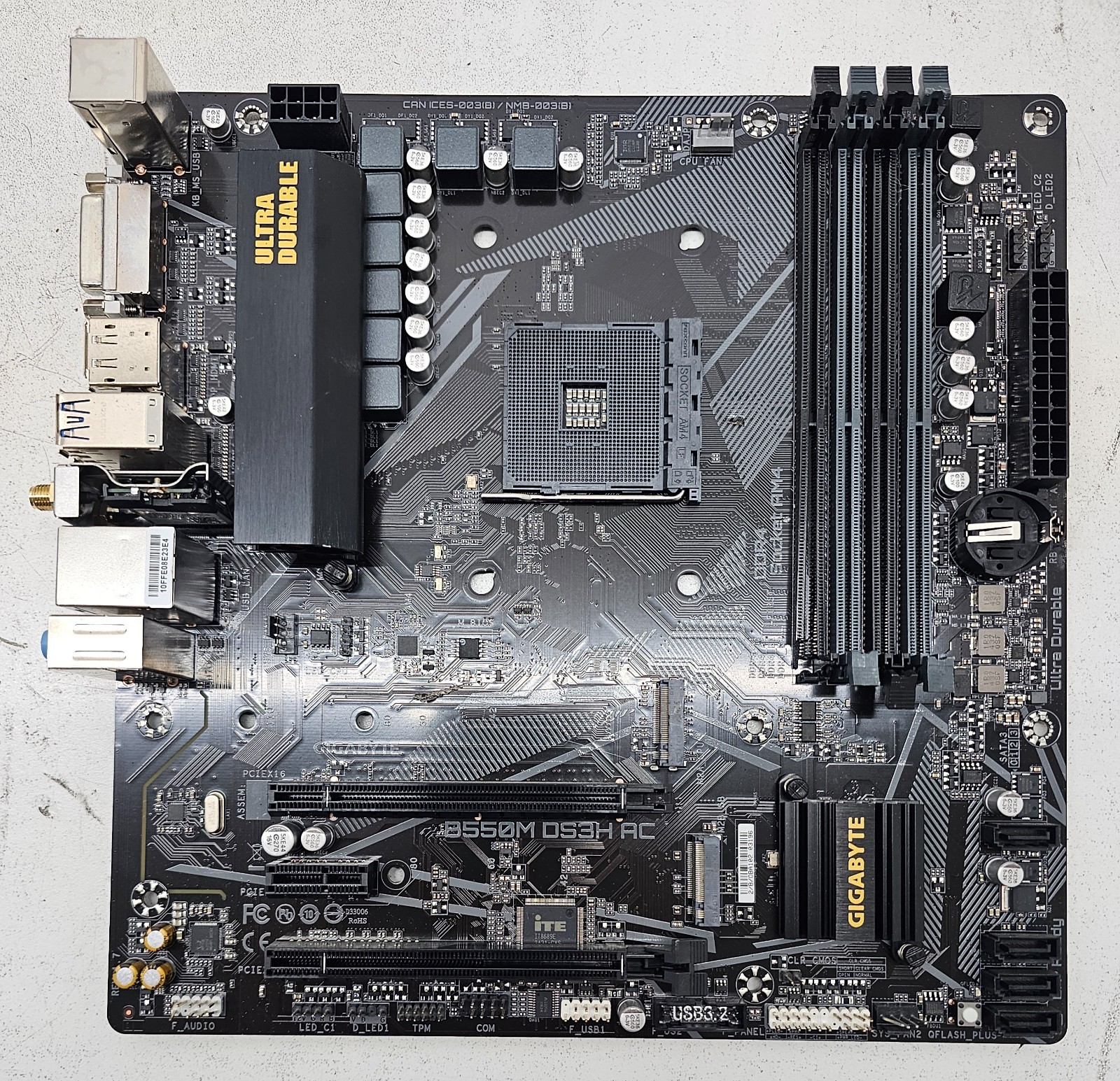 Gigabyte B550M DS3H AC Mirco-ATX AMD AM4 DDR4 Motherboard (FL)