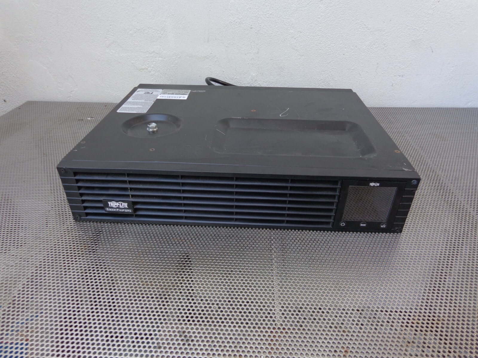 Tripp-Lite SMART1500RMXL2Ua LCD Smart UPS 1500VA 1350W AG-0006 (No Batteries)