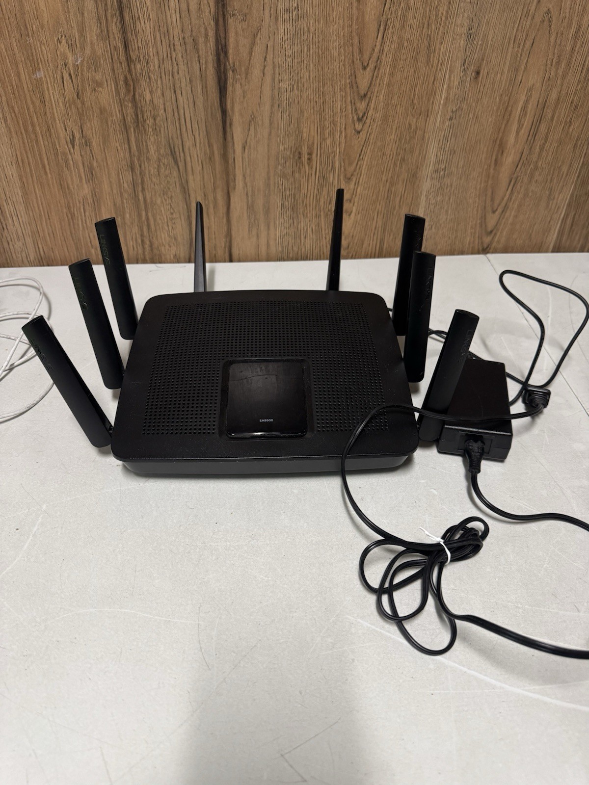 Linksys EA9500 V1 AC5400 Tri-Band WiFi Router 8-Port Gigabit
