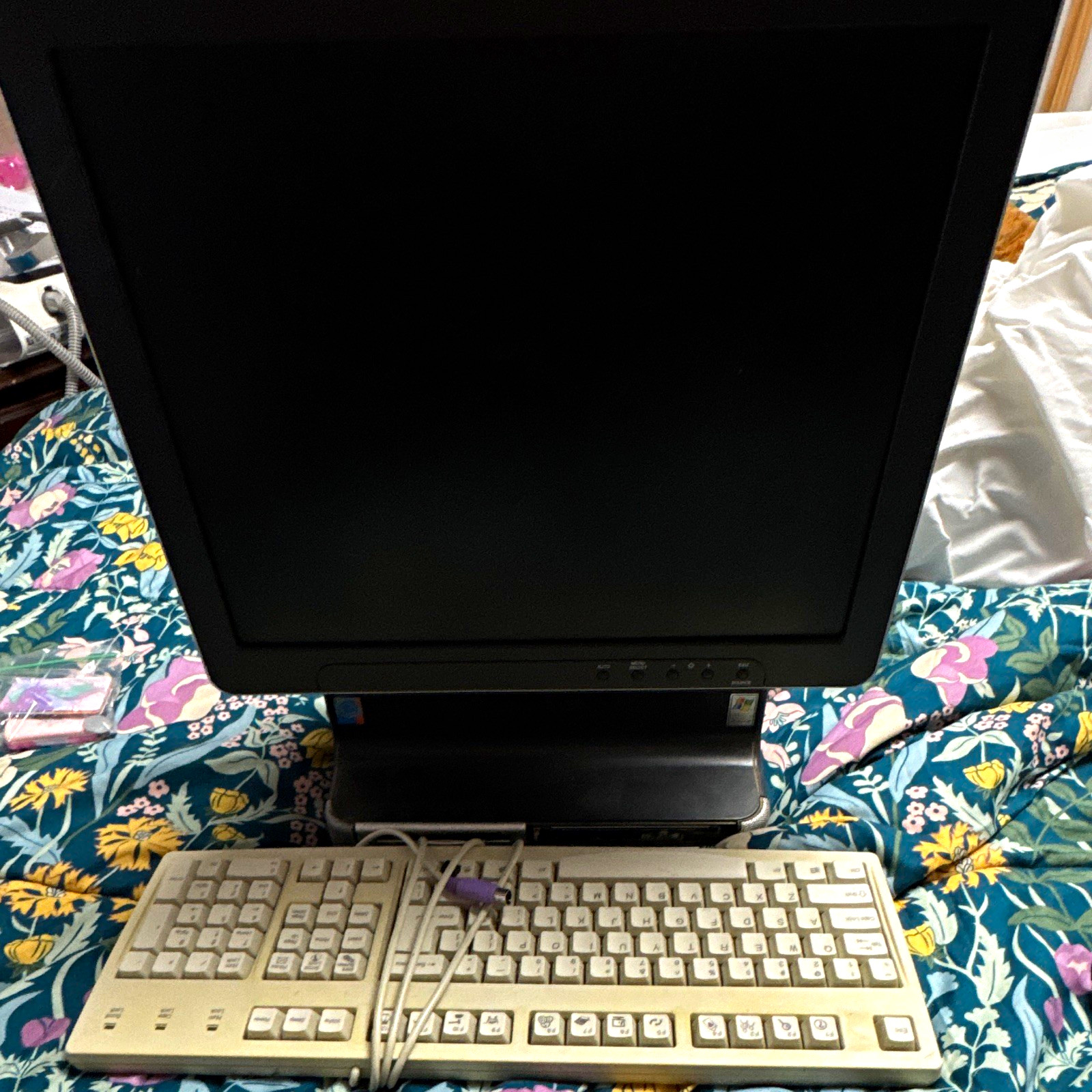 Gateway All-in-One Desktop PC w/ Keyboard, Built-in Speakers, USB2.0 VGA