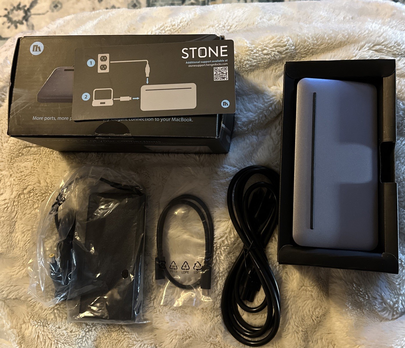 Stone Henge Docks Station Thunderbolt 3 + Thunderbolt Cable MacBooks open box 