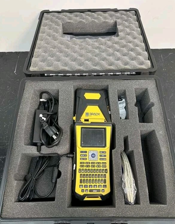 Brady BMP-61 label maker/printer with BMP-41-BATT battery and case bundle