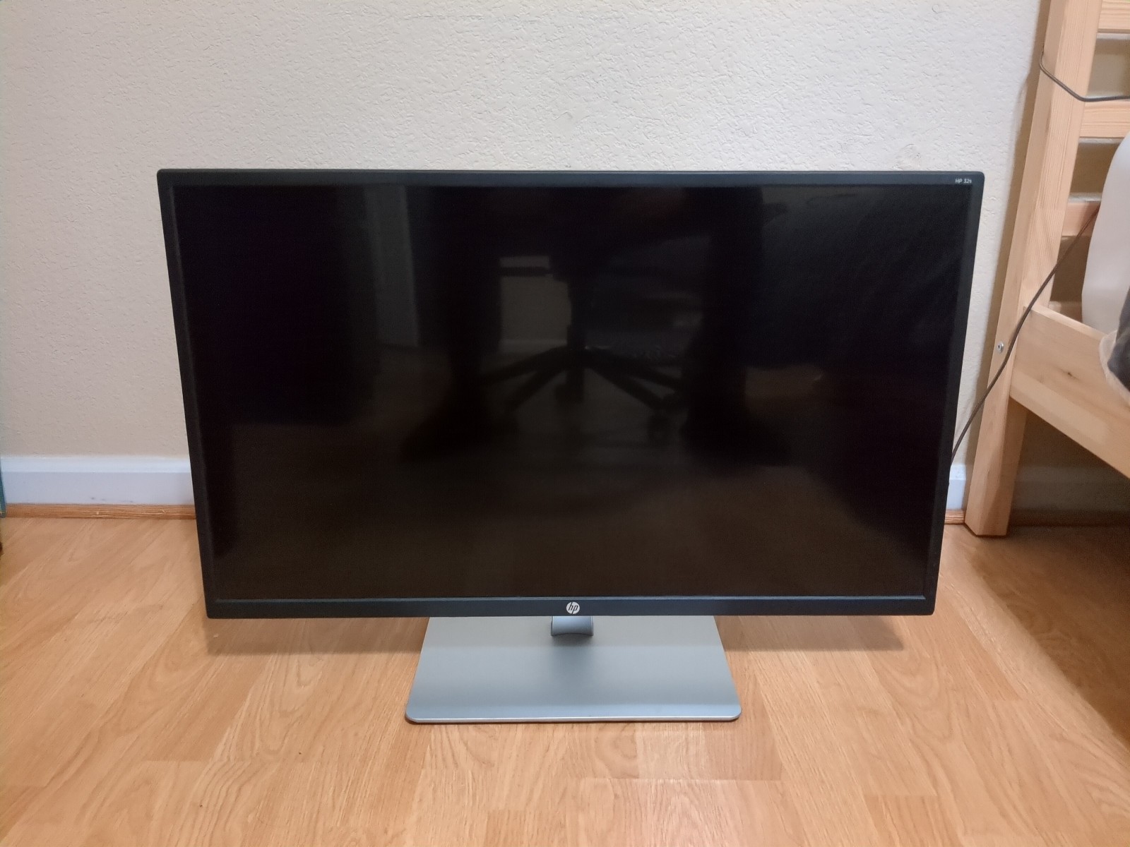 HP 32s 31.5 Inch LCD Monitor with Stand