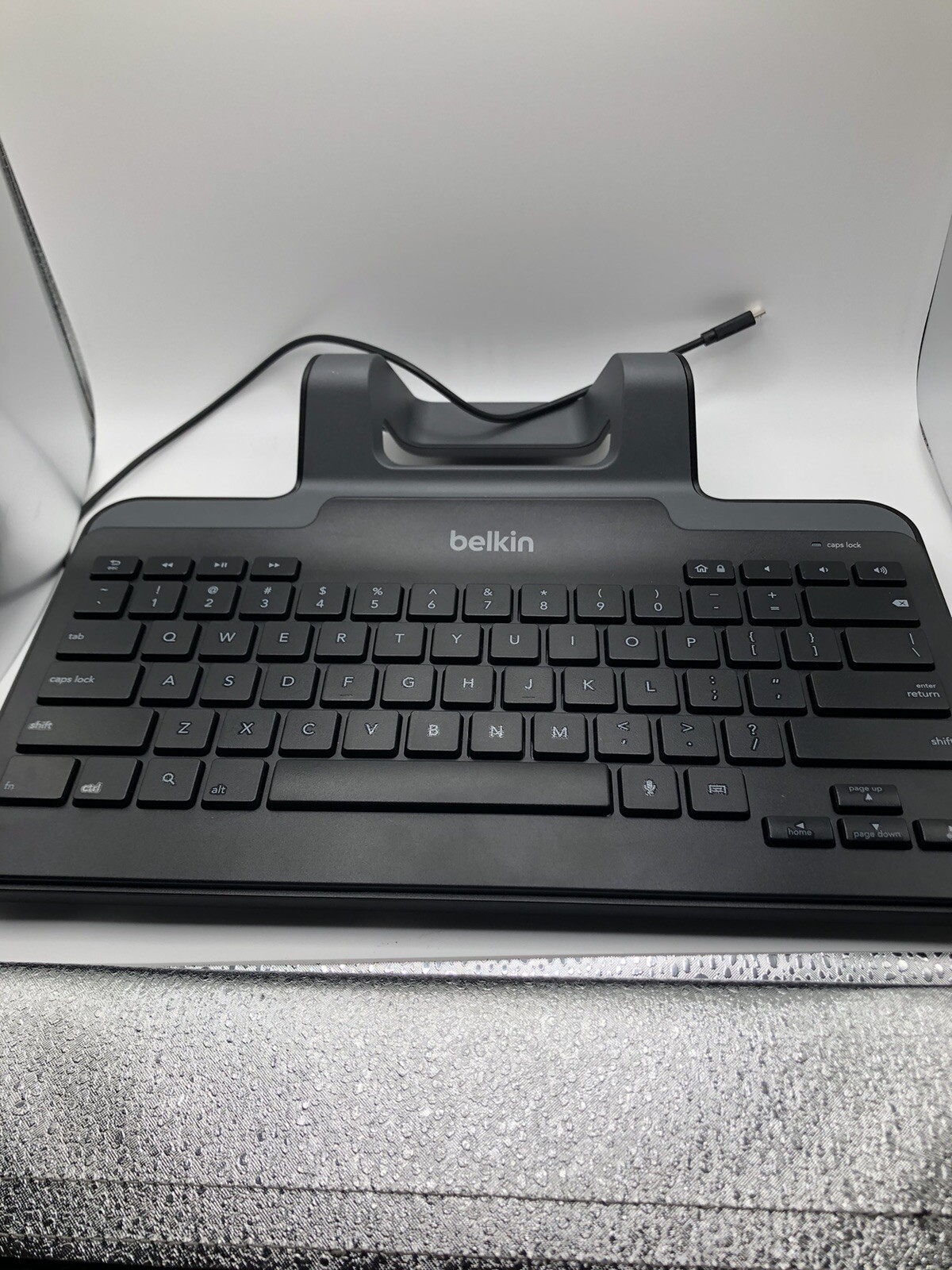 Belkin Apple iPad MFi Certified Wired Tablet Keyboard with Stand (Lightning) 