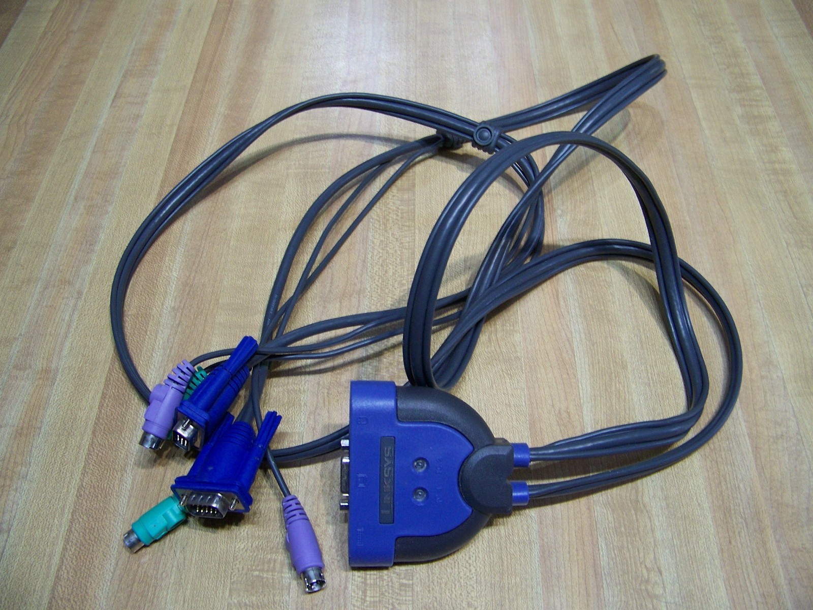 Linksys (Cisco) Integrated KVM 2-Port Switch (KVM2KIT)