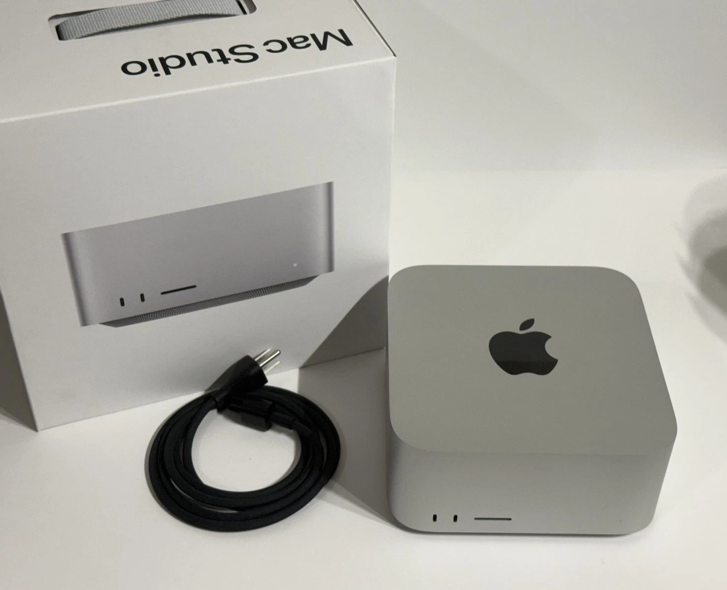 Apple Mac Studio M4 Max 14-Core CPU 32-Core GPU 36GB 512GB MU963LL/A Warranty