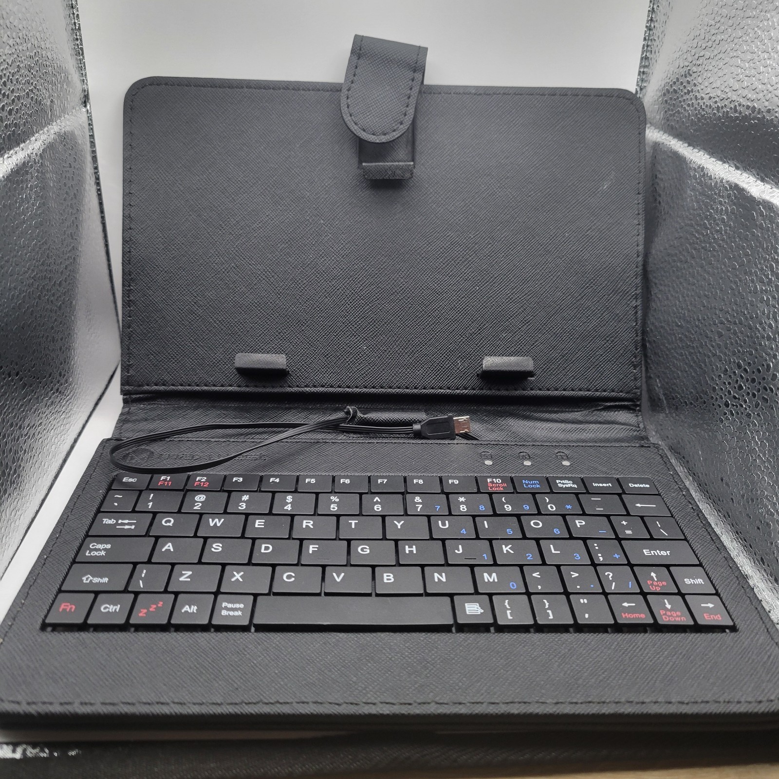 Maxwest Mini USB Wired Tablet Keyboard Black Folio Case Compact Untested