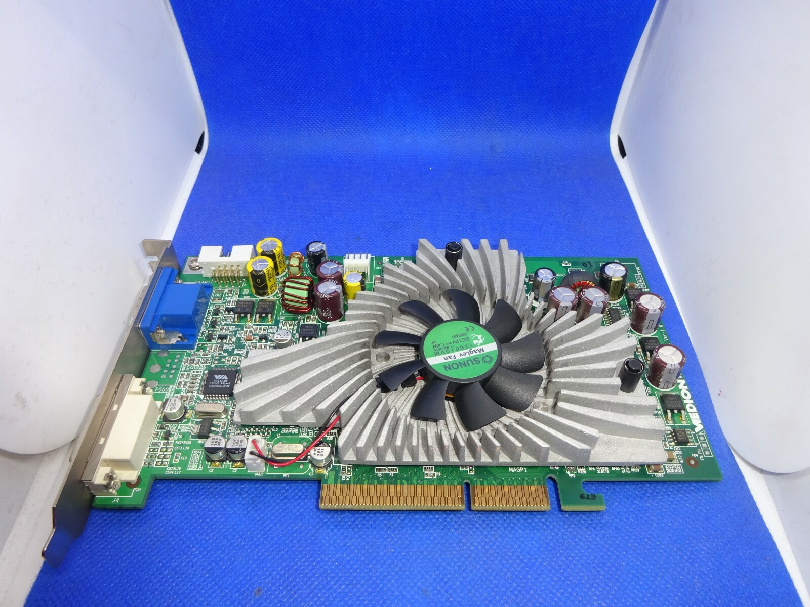 MEDION 9800XXL RADEON 9800 XT 128MB SDRAM AGP GRAPHICS CARD DVI VGA #GK1819