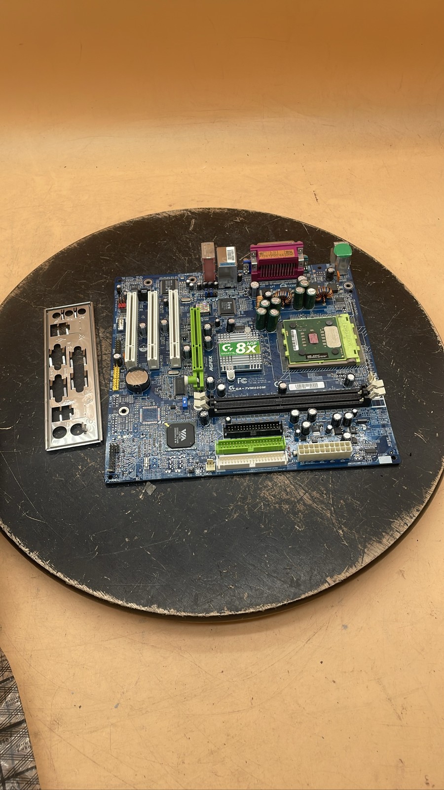 Gigabyte GA-7VM400M Socket A Desktop Motherboard AMD Athlon CPU w/ I/O Shield