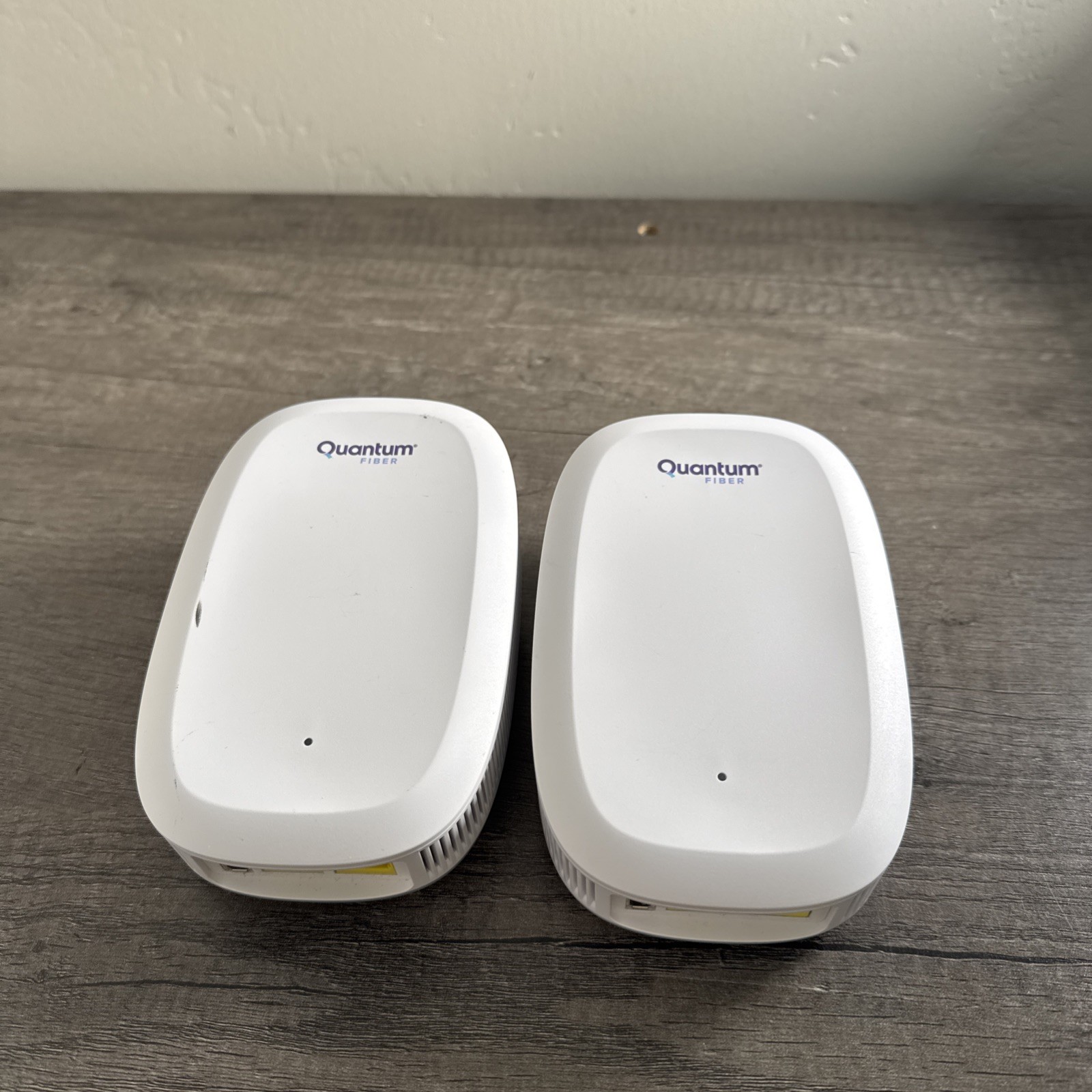 2x Quantum Fiber Tri Band WiFi Plug In Model Q9500WK