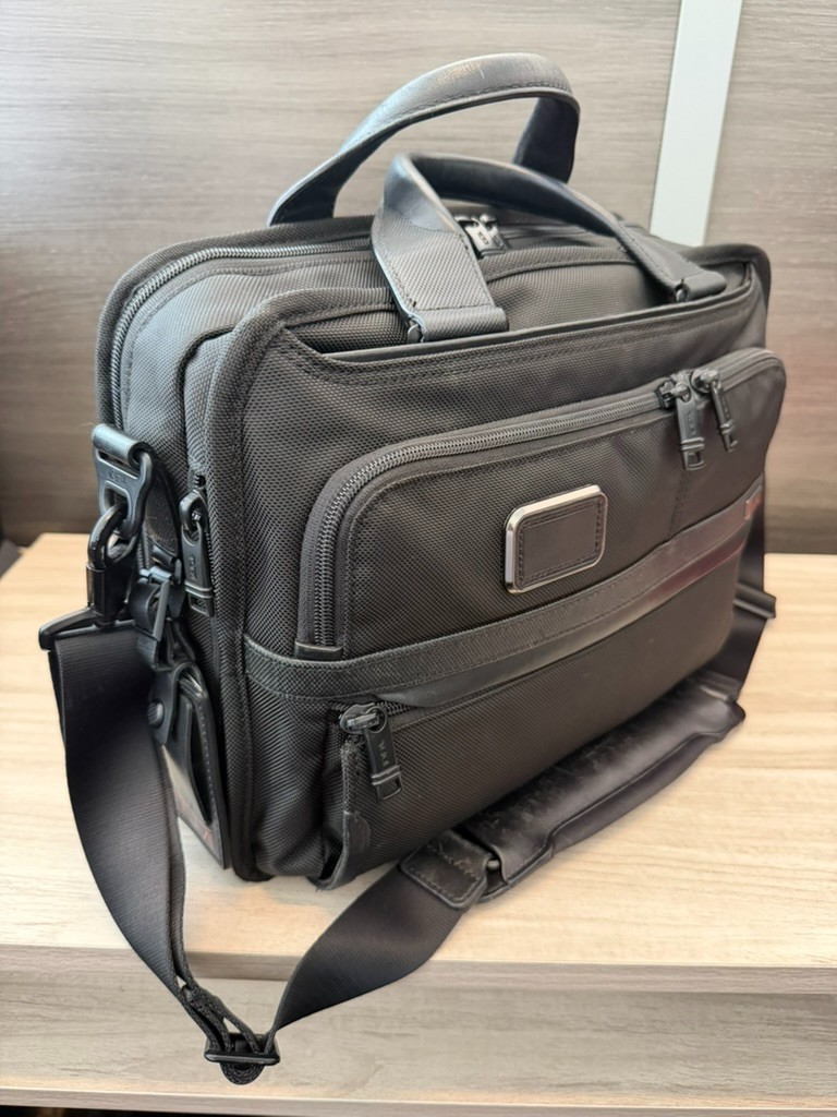 Tumi Alpha 3.0 Small Screen Expandable Laptop Brief w/sleeve and InCase protect