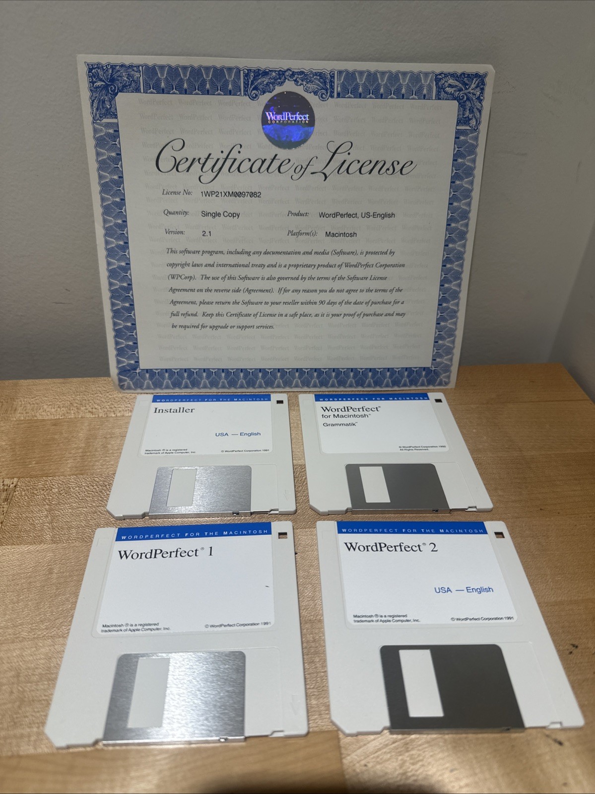 Vintage Apple WordPerfect Discs Certificate of License Macintosh Mac Version 2.1