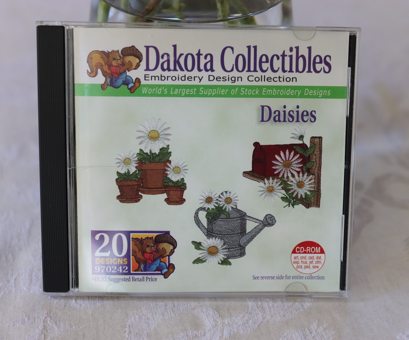 Dakota Collectibles Embroidery Design Collection: Daisies Flowers